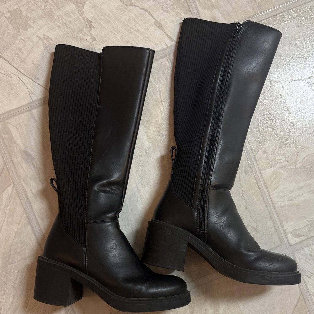 Tall black boots - Picture 2 of 11